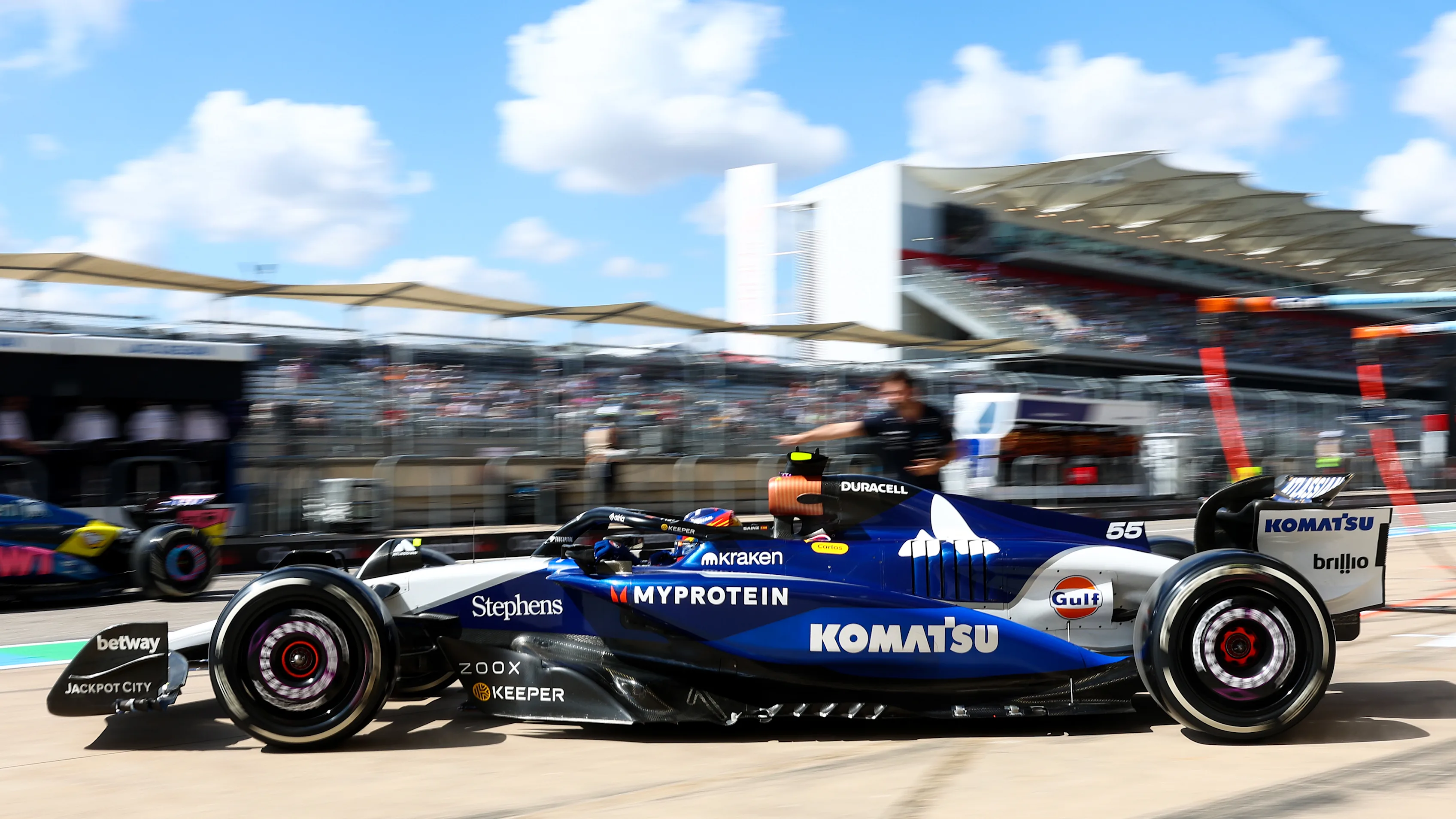 AUSTIN, TEXAS - 17 EKİM: İspanyol Carlos Sainz (55) Williams FW47 Mercedes'i sürüyor