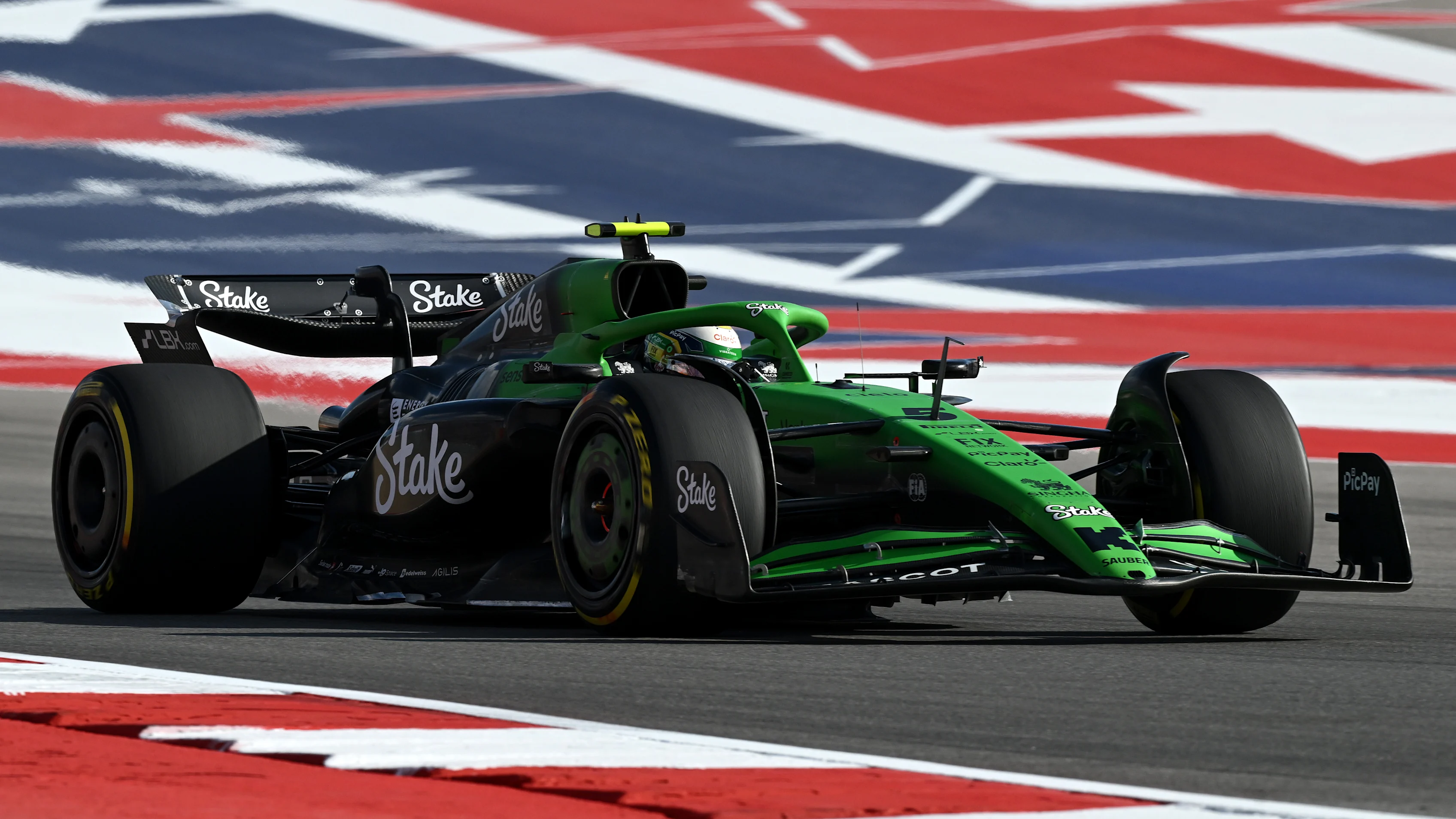 AUSTIN, TEXAS - 17 EKİM: Brezilyalı Gabriel Bortoleto (5) Kick Sauber C45 Ferrari'yi sürüyor