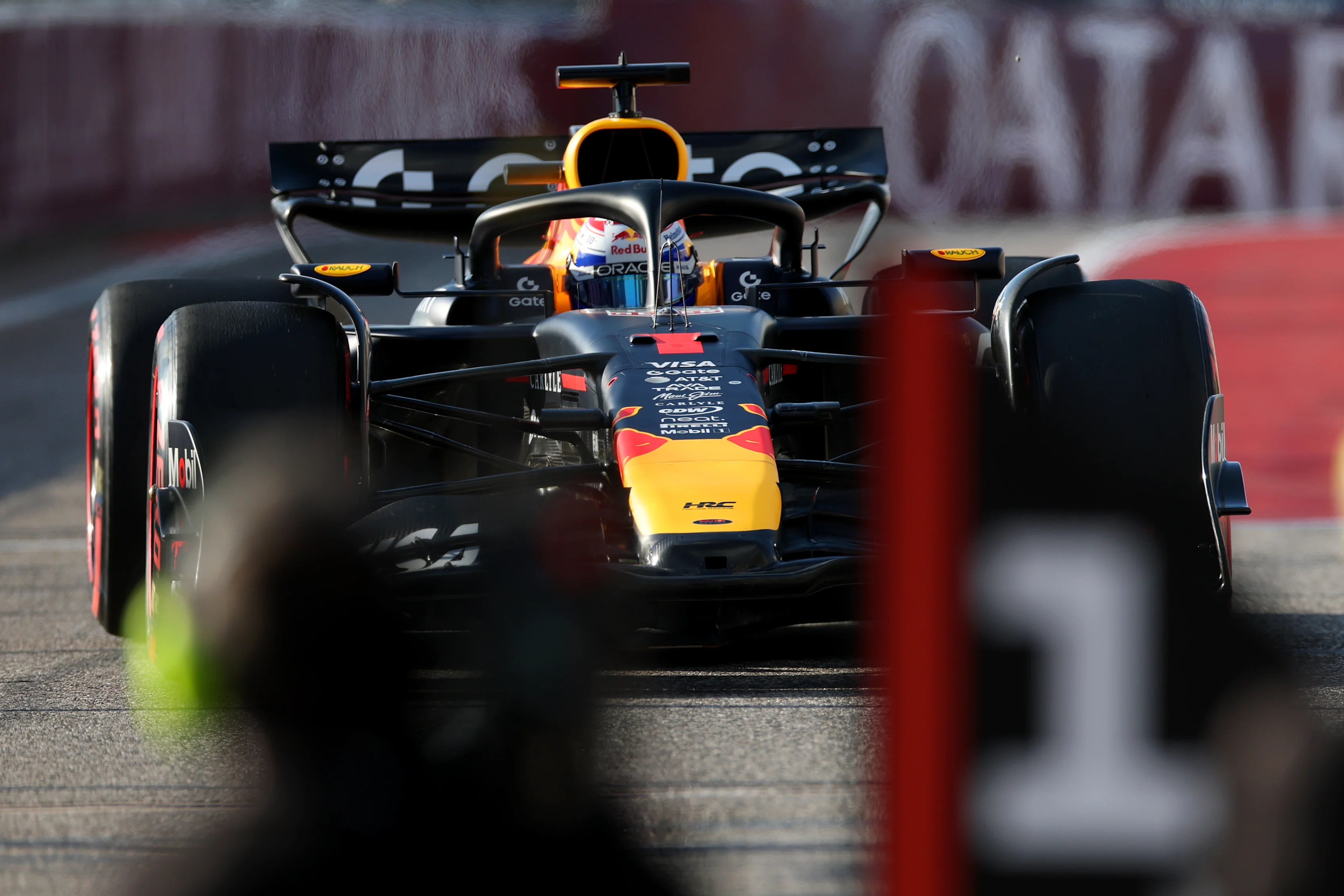 AUSTIN, TEXAS - 17 EKİM: Sprint Pole elemelerinde Hollandalı Max Verstappen ve Oracle Red