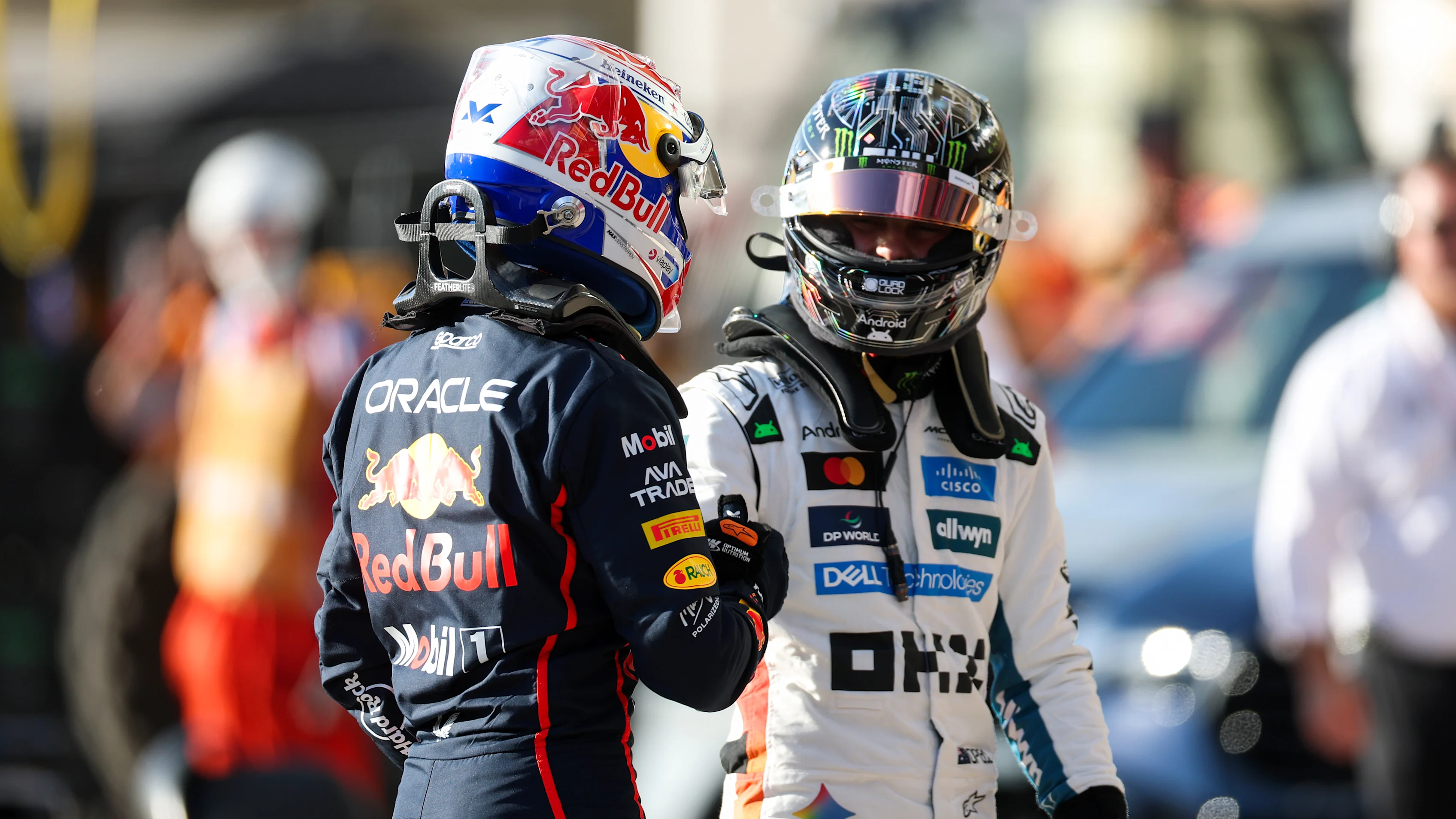 AUSTIN, TEXAS - 17 EKİM: Sprint Pole elemelerinde Hollandalı Max Verstappen ve Oracle Red