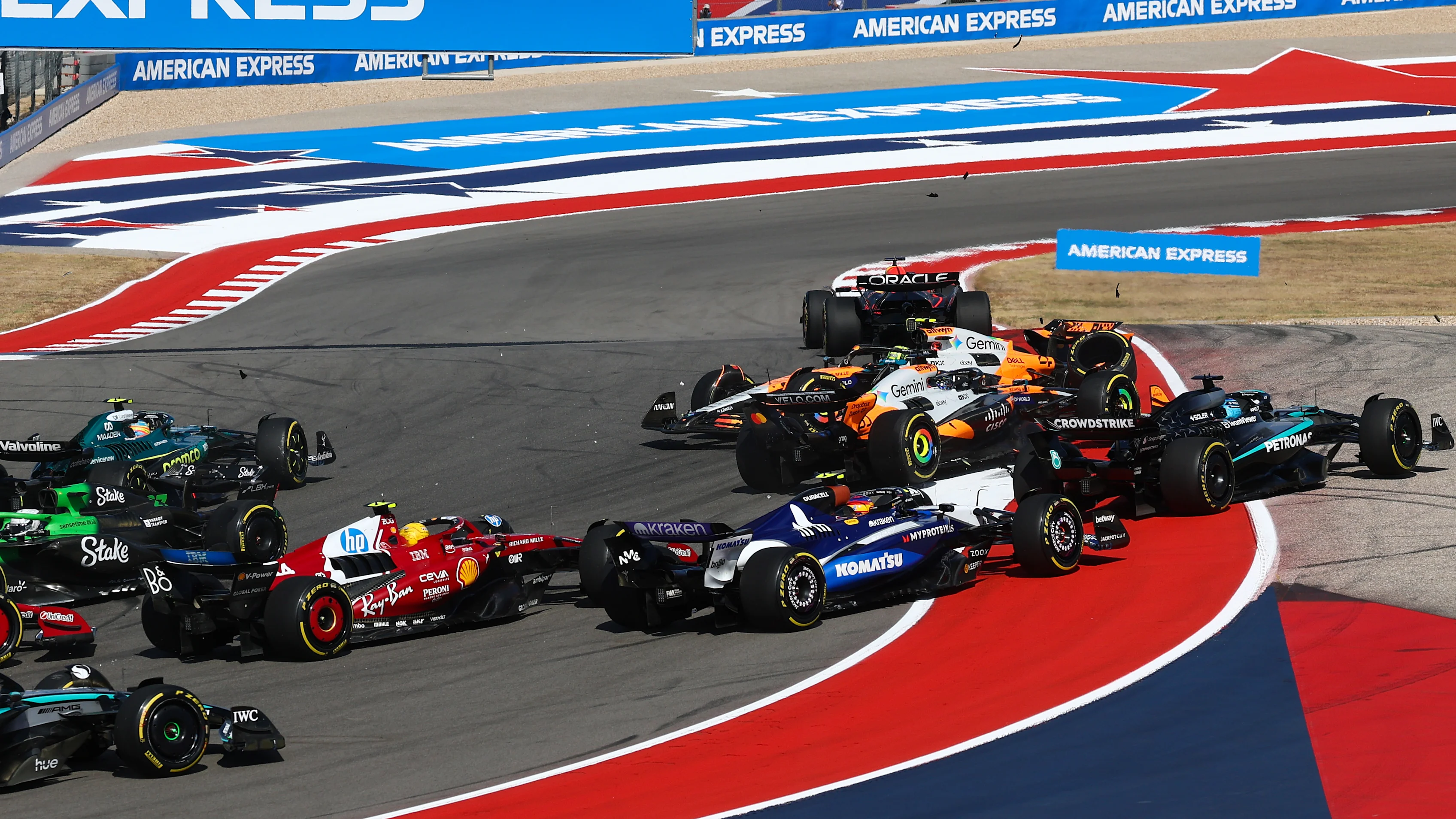 AUSTIN, Teksas - 18 Ekim: Büyük Britanya'dan Lando Norris (4) McLaren MCL39 Mercedes'i kullanıyor