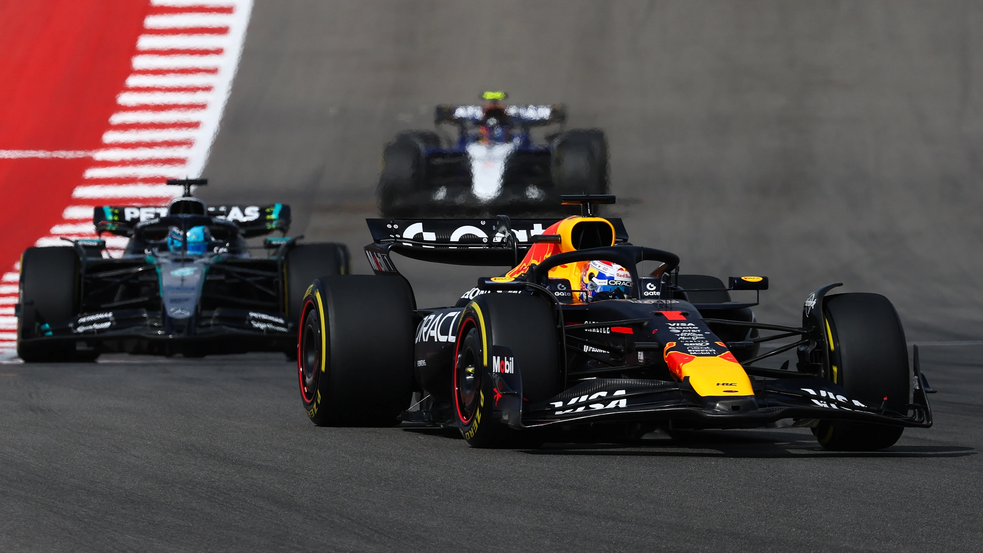 AUSTIN, TEXAS - 18 EKİM: Hollandalı Max Verstappen (1) Oracle Red Bull'u kullanıyor