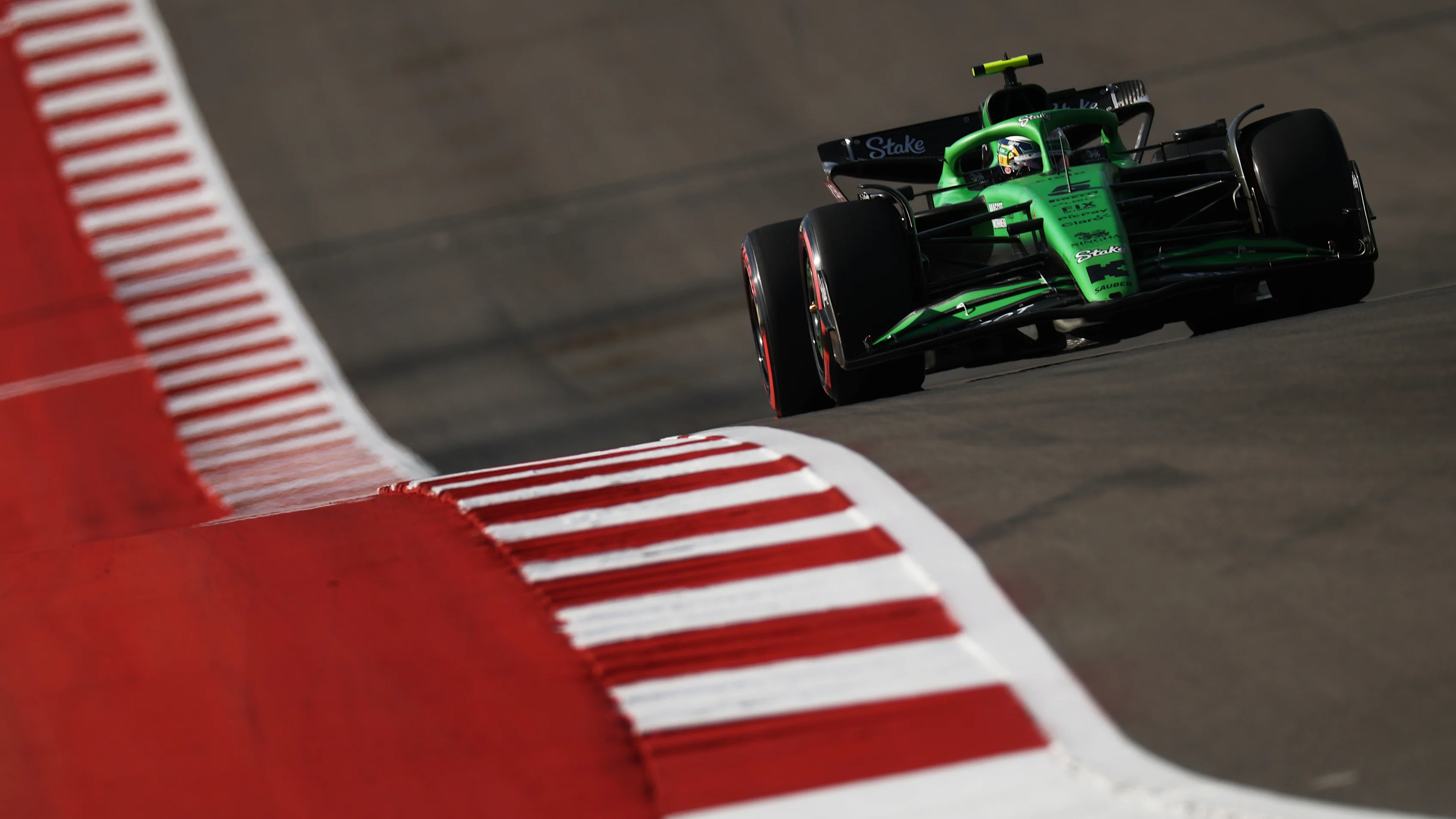 AUSTIN, TEXAS - 18 EKİM: Brezilyalı Gabriel Bortoleto (5) Kick Sauber C45 Ferrari'yi sürüyor