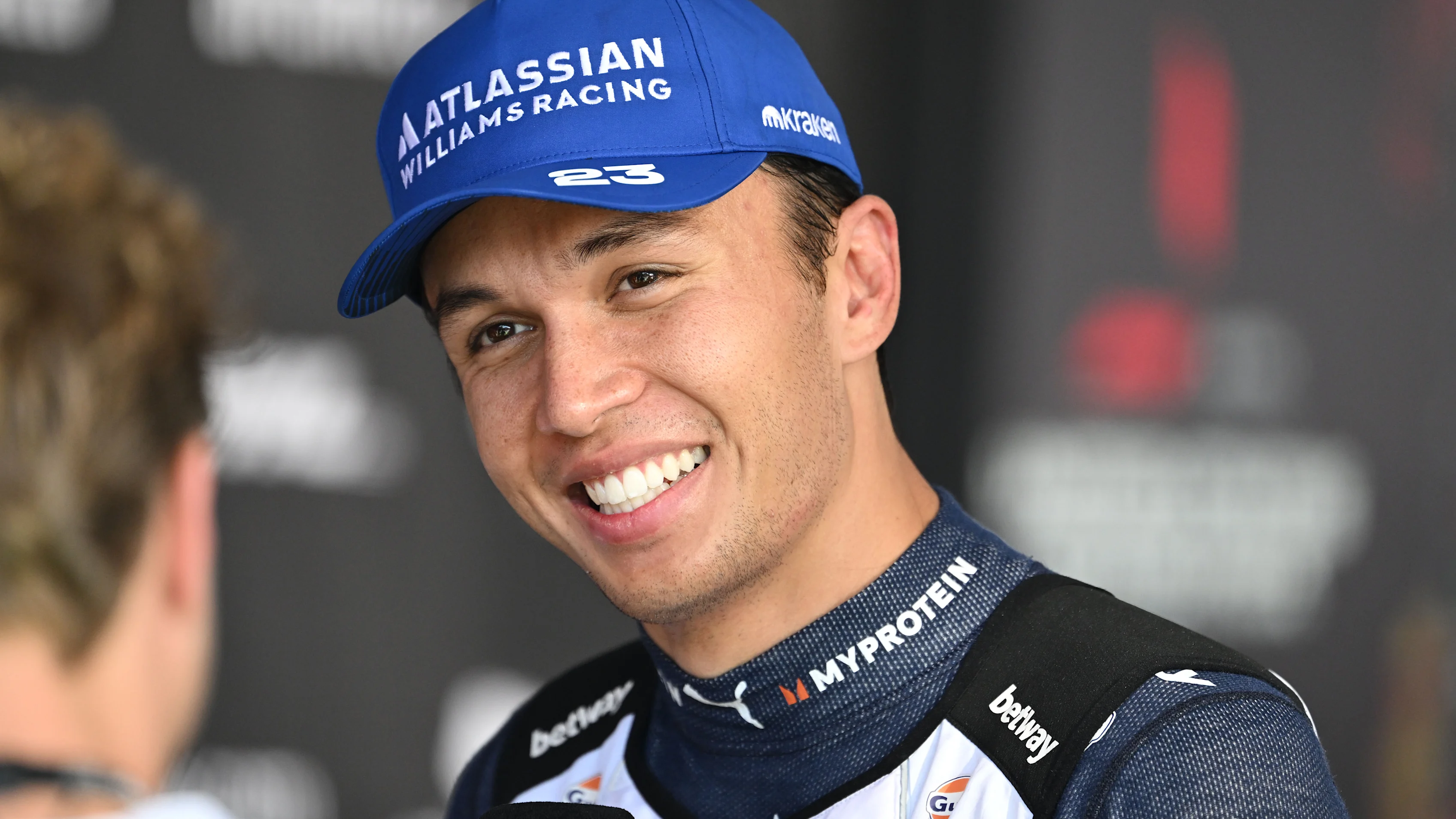 AUSTIN, TEXAS - 18 EKİM: Elemelerde on dokuzuncu sırada yer alan Taylandlı Alexander Albon ve Williams,