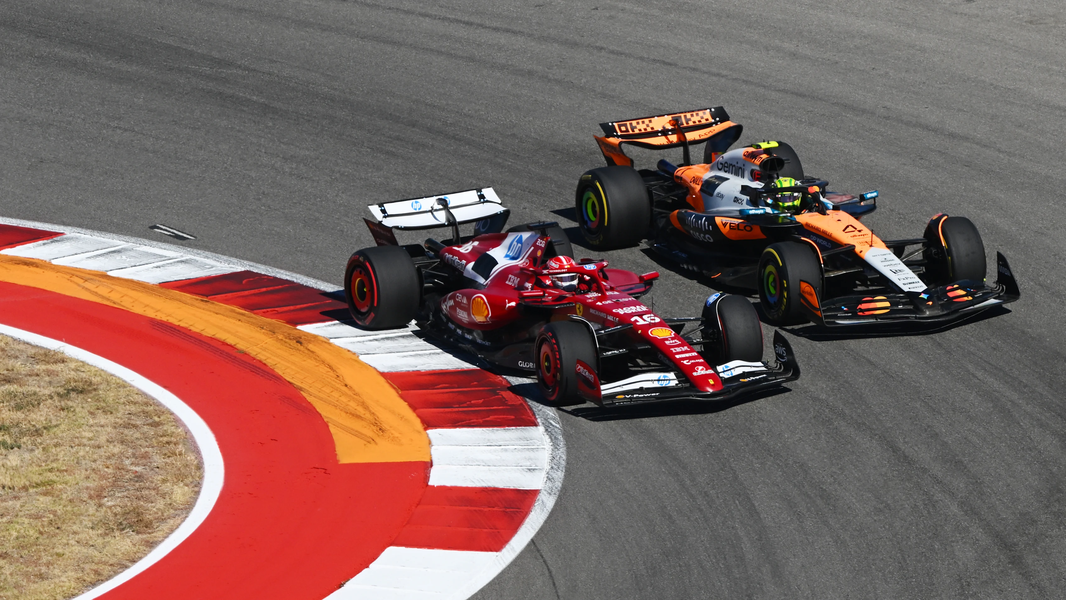 AUSTIN, TEXAS - 19 EKİM: Monaco'dan Charles Leclerc (16) Scuderia Ferrari SF-25'i kullanıyor