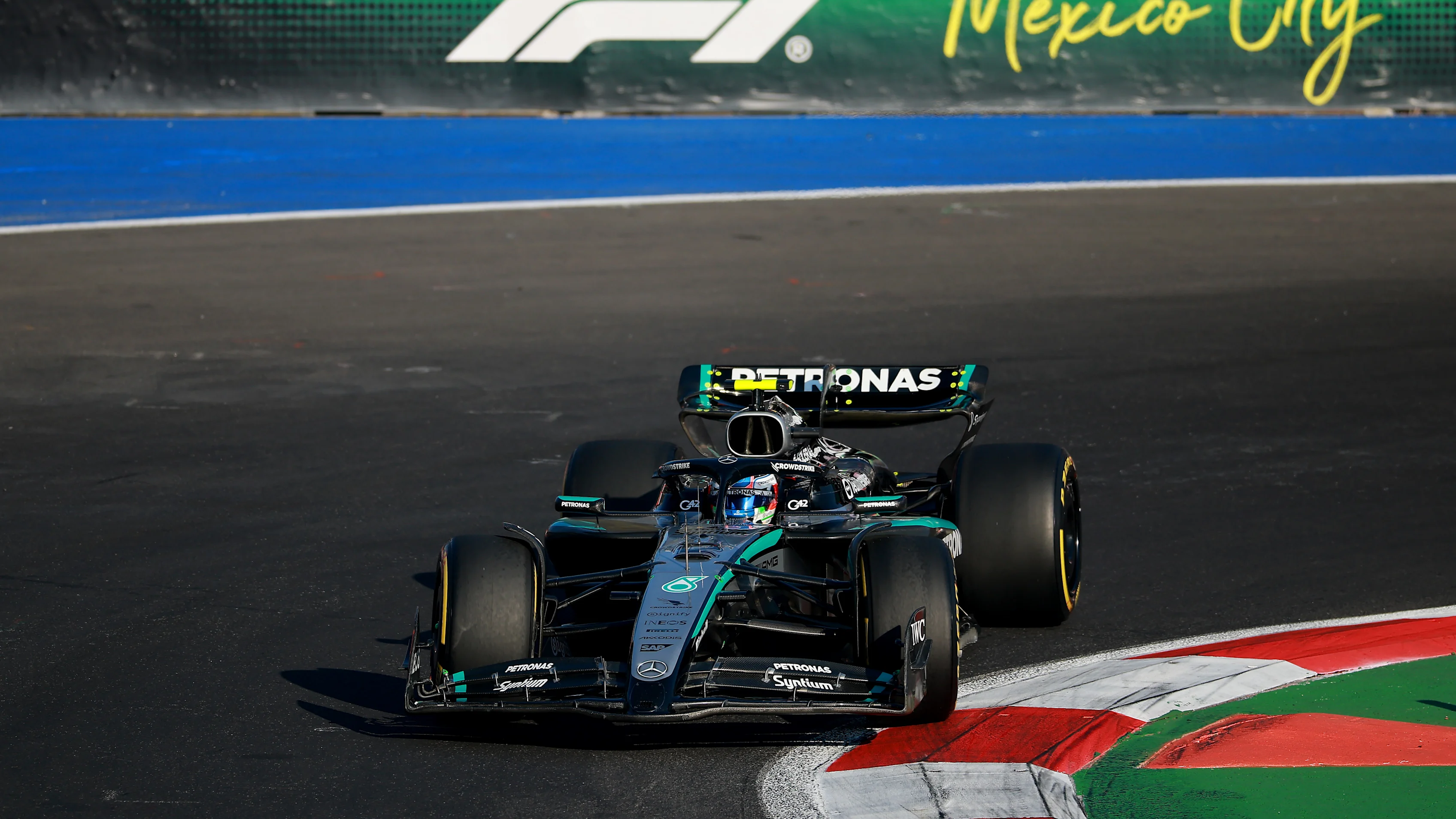 MEXICO CITY, MEKSİKA - 24 EKİM: İtalya'dan Andrea Kimi Antonelli (12) Mercedes AMG'yi kullanıyor