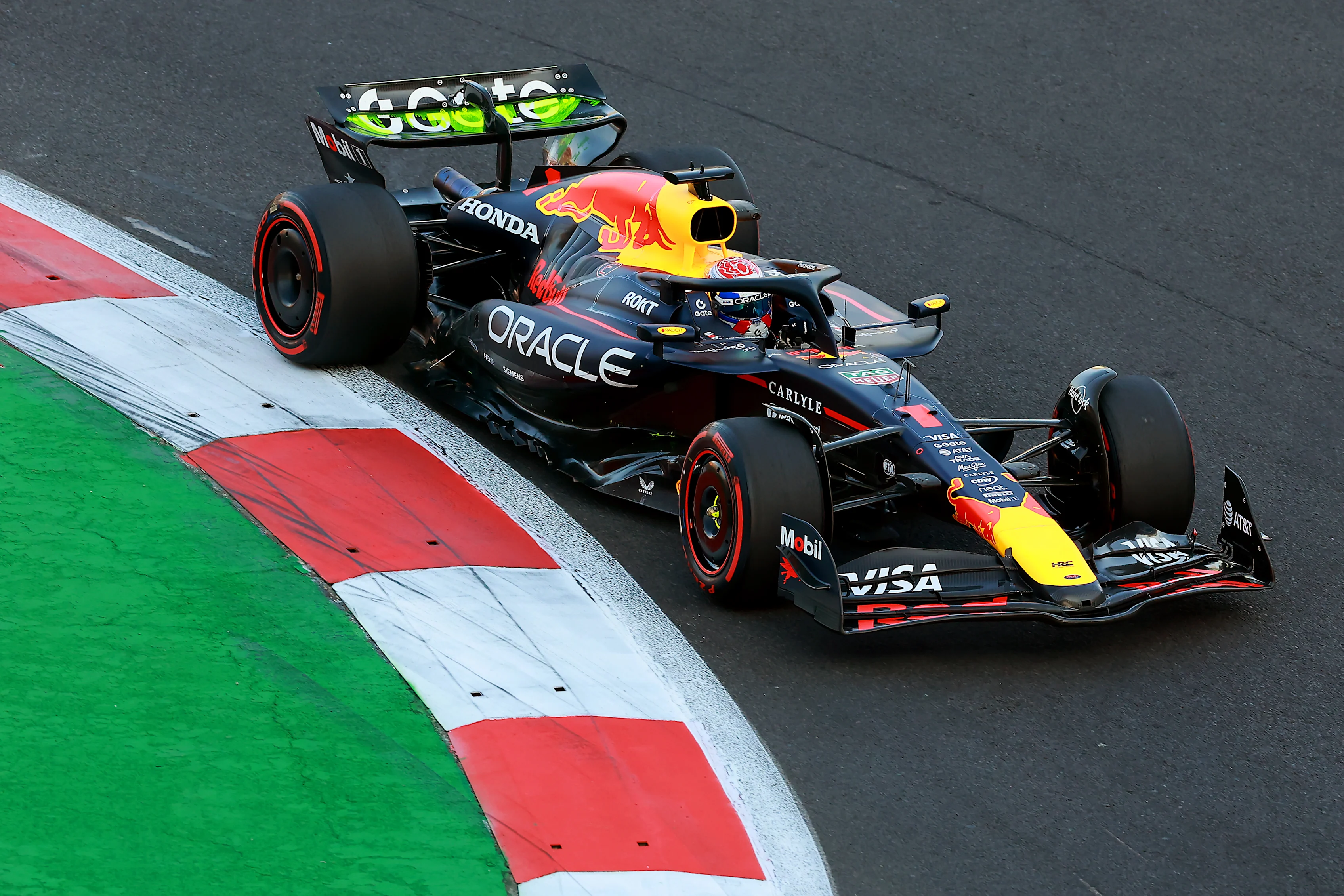 MEXICO CITY, MEKSİKA - 24 EKİM: Hollandalı Max Verstappen (1) Oracle Red Bull'u sürüyor