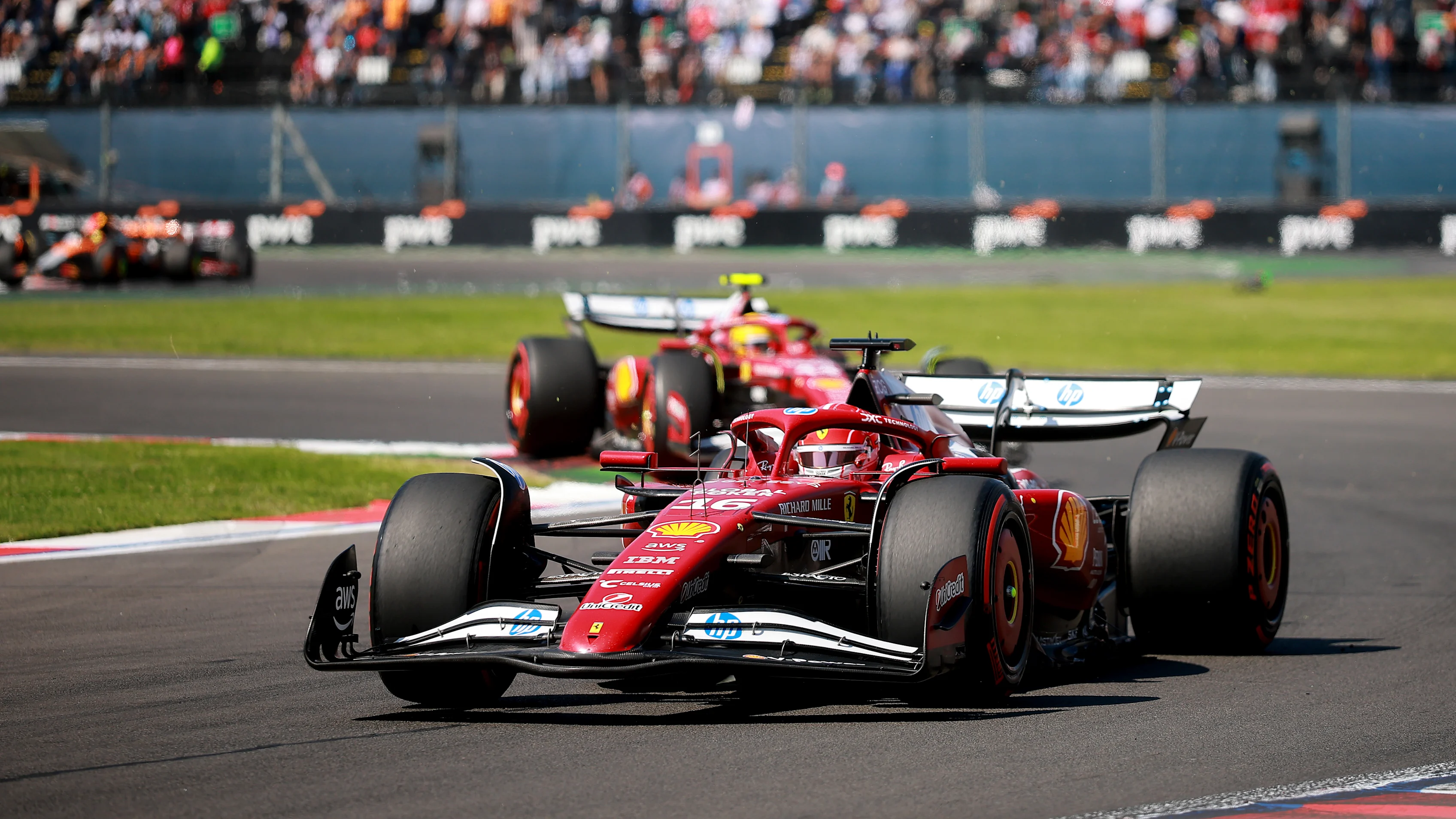 MEXICO CITY, MEKSİKA - 26 EKİM: Monaco'dan Charles Leclerc (16) Scuderia Ferrari SF-25'i kullanıyor