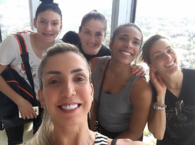 GÜNÜN FOTOĞRAFI: Eczacıbaşı’nın voleybol yıldızlarının selfie’si!