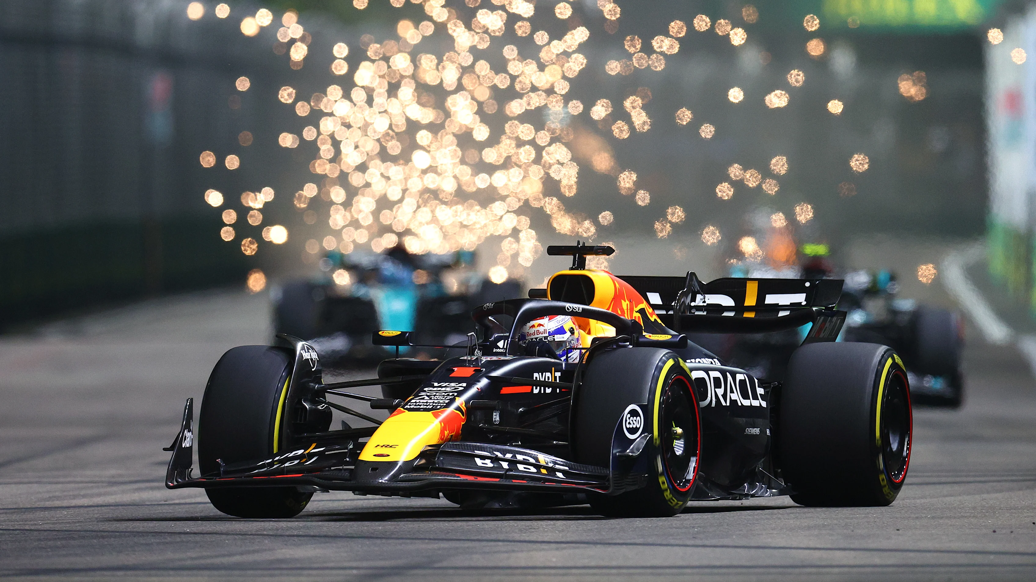 Singapur, Singapur - 22 Eylül: Hollanda'dan Max Verstappen (1) Oracle Red'i kullanıyor