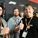 Şarkıcı Lewis Capaldi, kardeşi ile atmosferi ıslattı