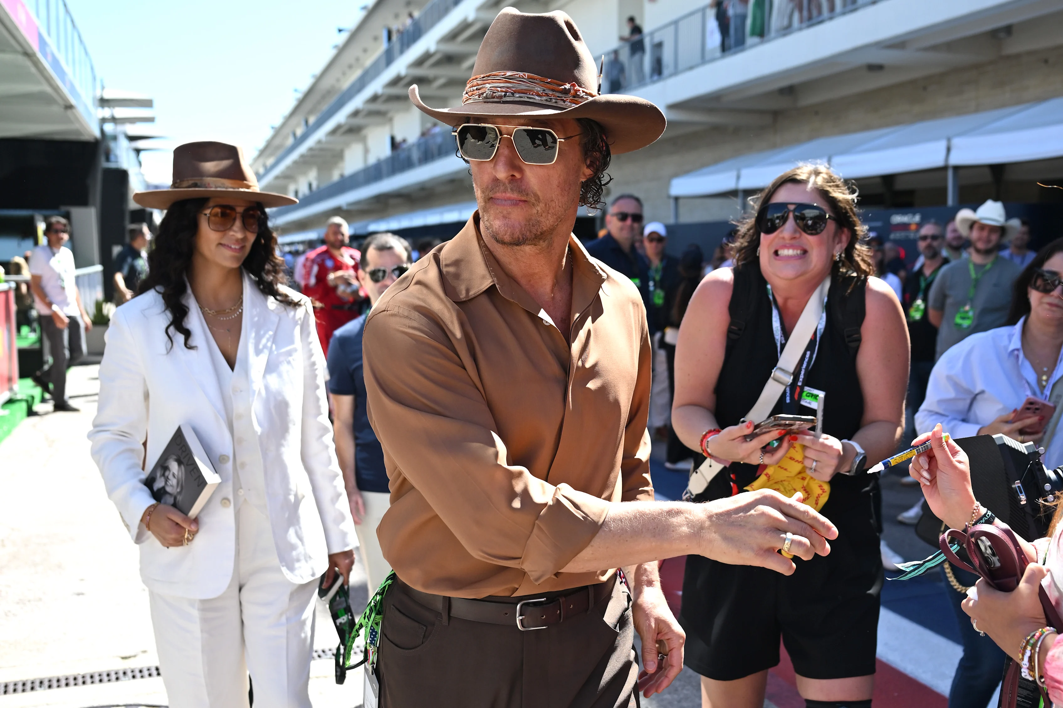 Matthew McConaughey Amerika Pisti'ndeki padokun tadını çıkarıyor