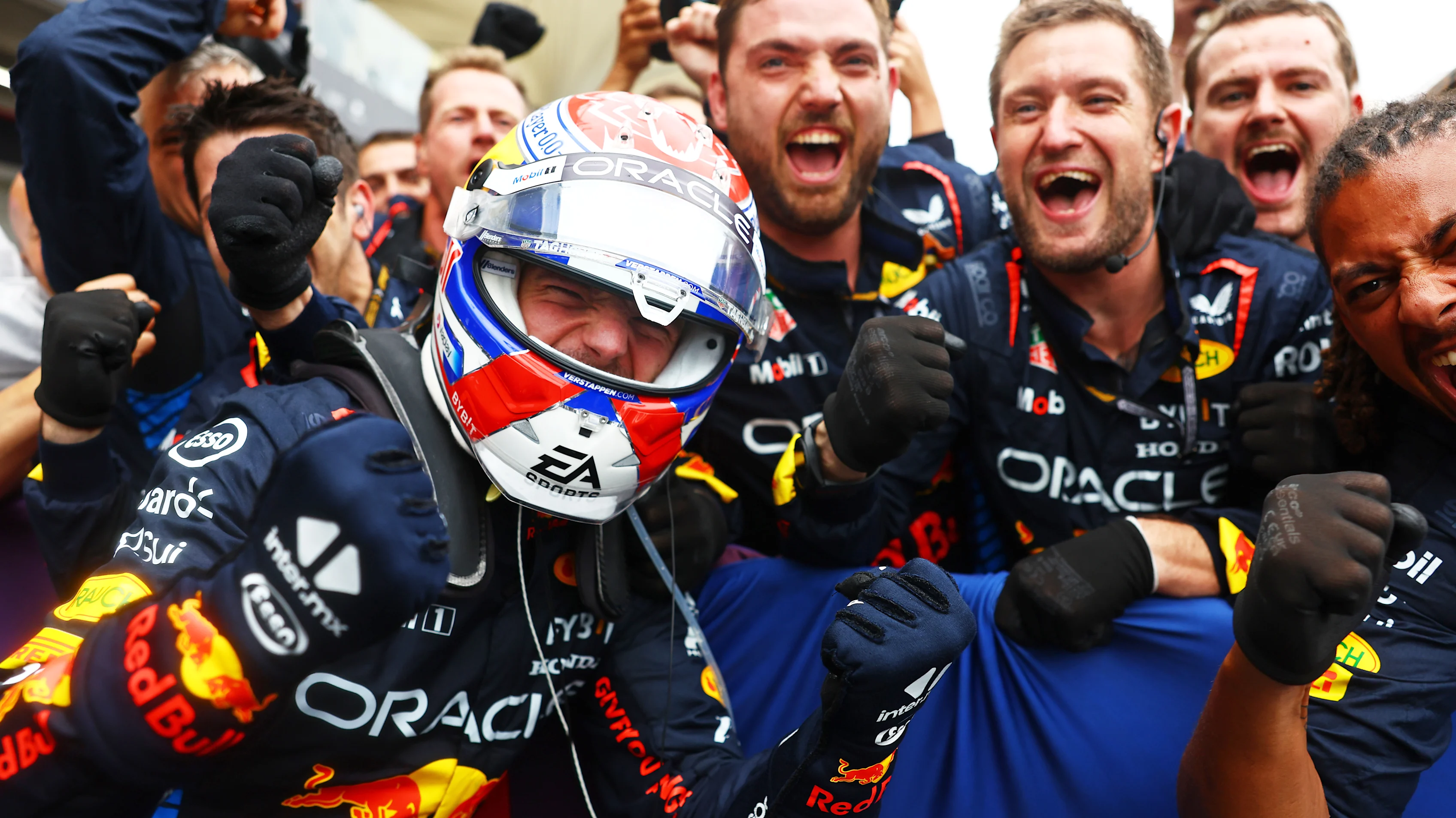 SAO PAULO, BREZİLYA - 03 KASIM: Yarış galibi Hollandalı Max Verstappen ve Oracle Red Bull