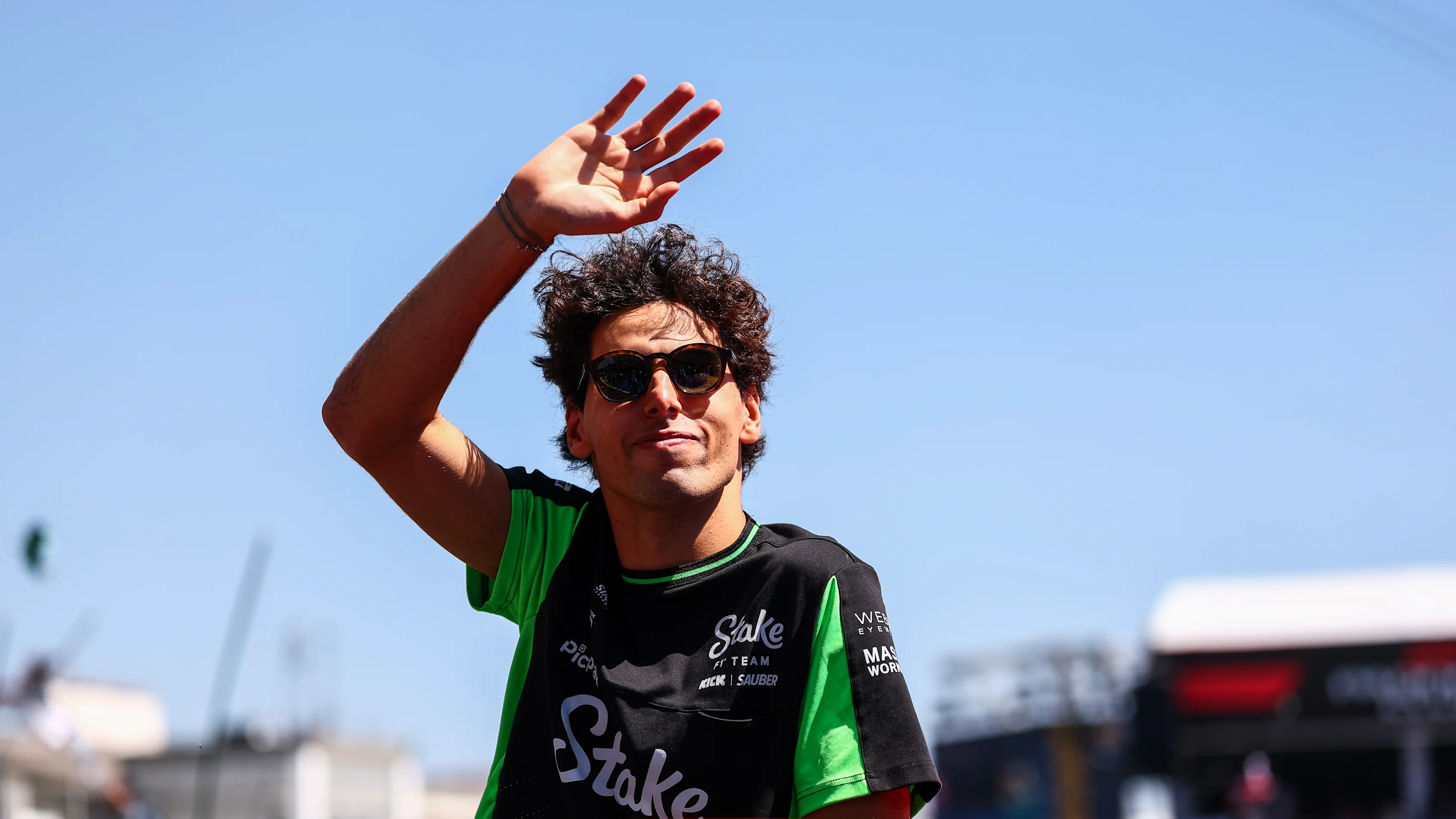 MEXICO CITY, MEKSİKA - 26 EKİM: Brezilyalı Gabriel Bortoleto ve Stake F1 Takımı Sauber'e el sallıyor