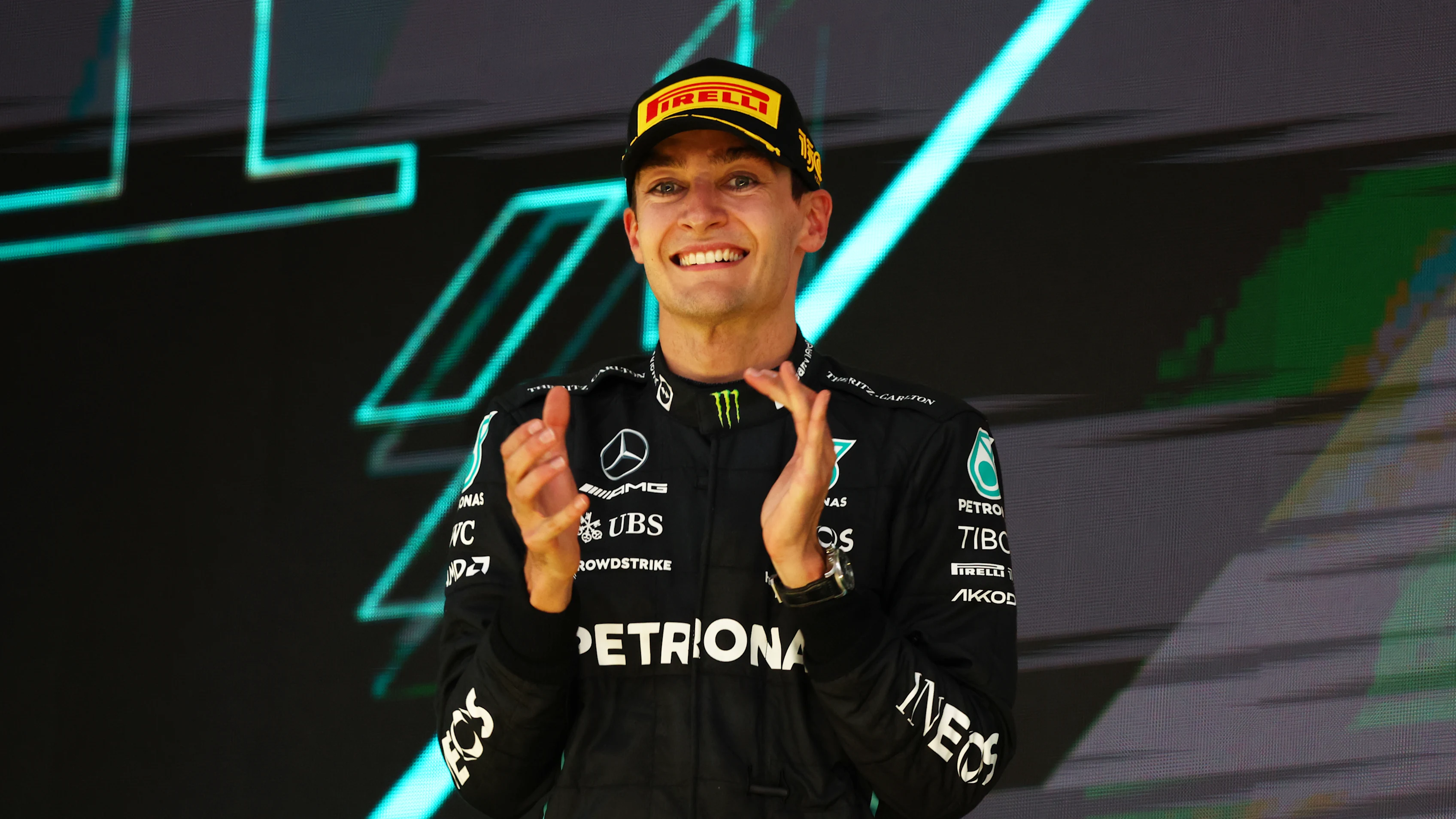 SAO PAULO, BREZİLYA - 13 Kasım: Yarış galibi Büyük Britanya'dan George Russell ve Mercedes