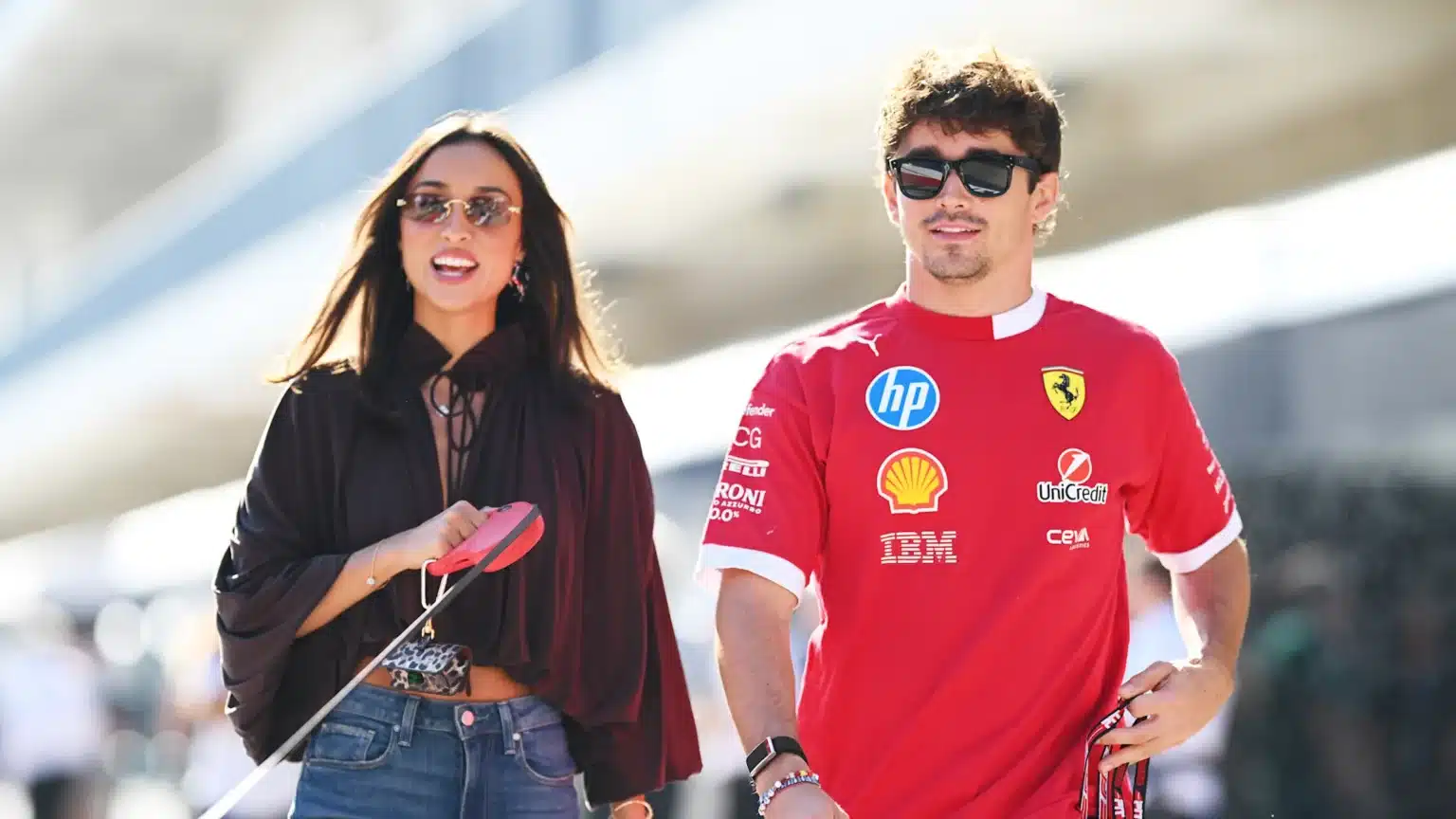 Charles Leclerc, ortağı Alexandra Saint Mleux ile nişanlandığını duyurdu