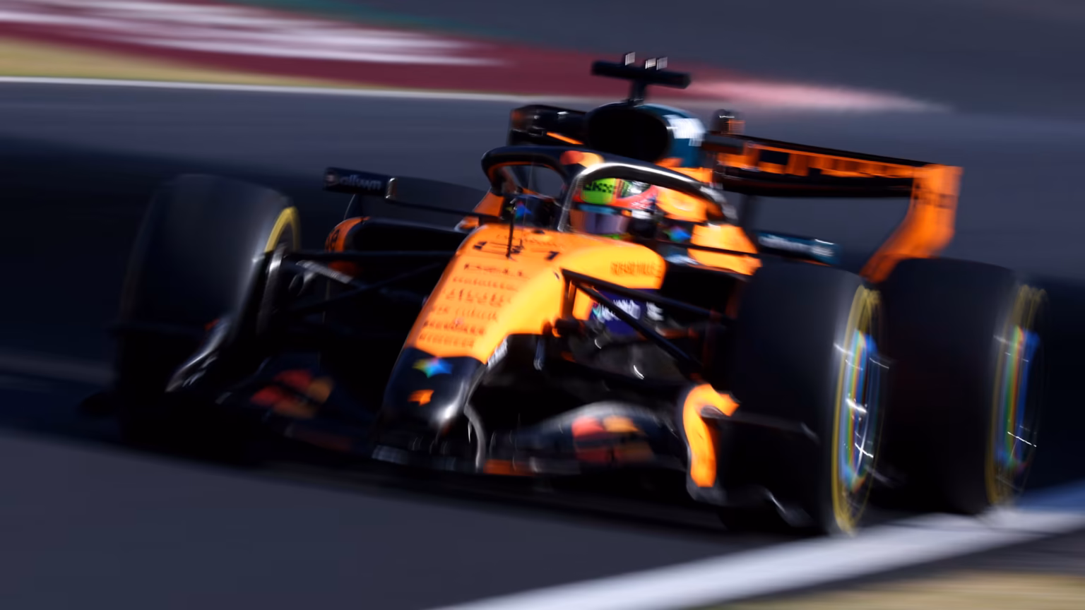 ÖNE ÇIKANLAR: Piastri’nin Mercedes ikilisine liderlik ettiği Japonya’daki 2. antrenmandan önemli anları izleyin